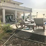 Vista Bella In Ruhiger Villengegend Mit Meerblick فيلة