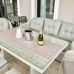 Vista Bella In Ruhiger Villengegend Mit Meerblick أذيخي