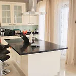 فيلة Vista Bella In Ruhiger Villengegend Mit Meerblick أذيخي