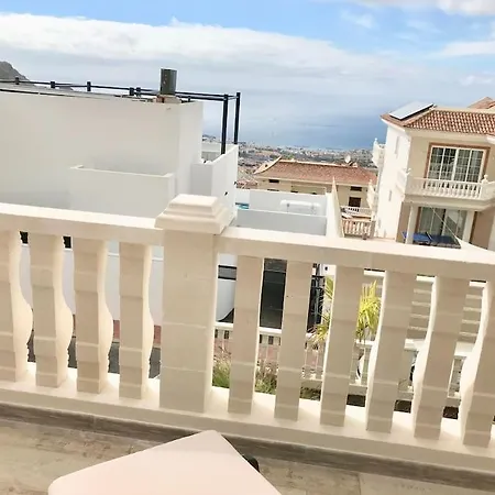 Vista Bella In Ruhiger Villengegend Mit Meerblick アデヘ