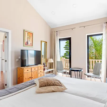 Vista Bella In Ruhiger Villengegend Mit Meerblick ヴィラ アデヘ