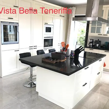 Vista Bella In Ruhiger Villengegend Mit Meerblick アデヘ
