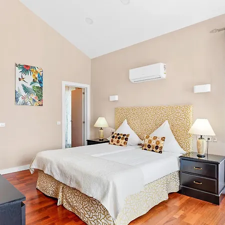 Vista Bella In Ruhiger Villengegend Mit Meerblick アデヘ